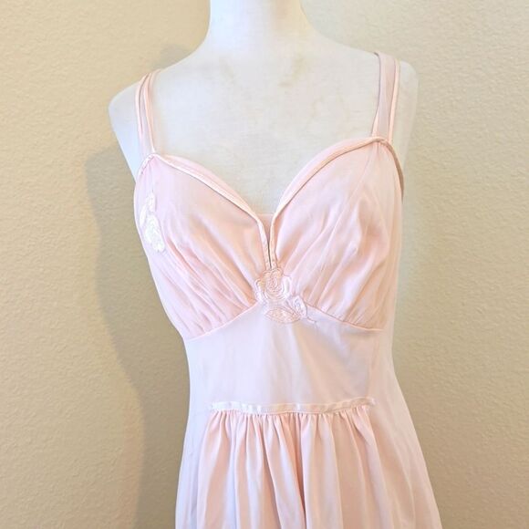 GOSSARD ARTEMIS EMBROIDERED ROSE DETAILS VINTAGE NIGHTGOWN. - Picture 1 of 10